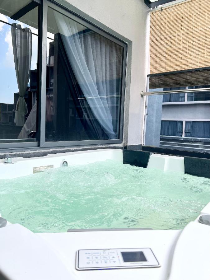 Imperio Residences Private Bathtub Or Jacuzzi By Nestcove Malacca Exteriör bild